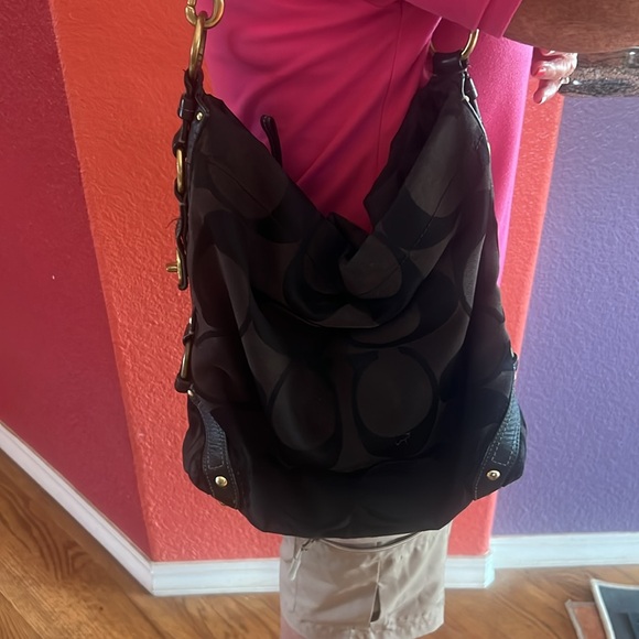 Coach vintage black well used shoulder bag - Picture 9 of 9